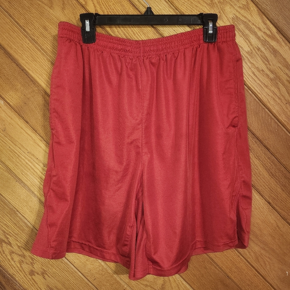 Under armour men's large red drawstring basketball shorts with back pocket